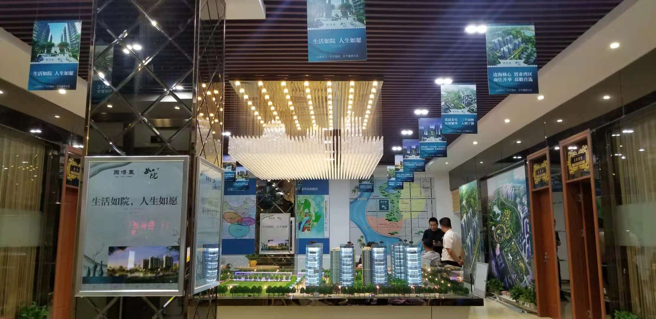 防城港市十六浦地产售楼部广告包装